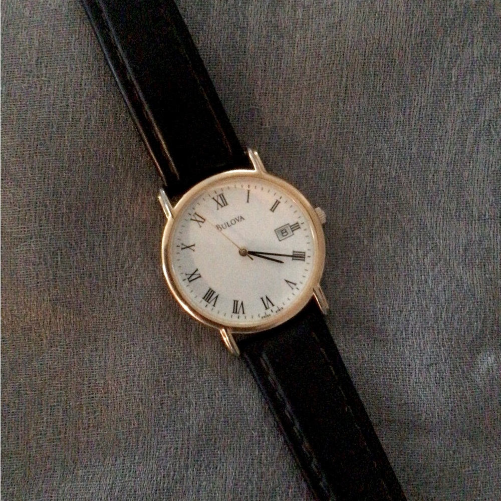 Gents Bulova quartz watch with date - Picture 2 of 5